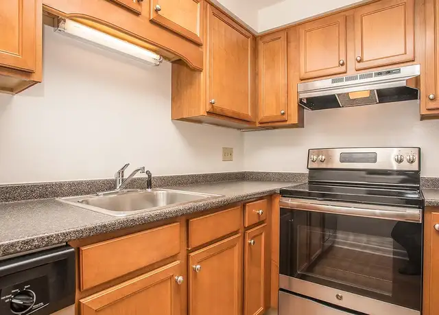 Photo of 1 Newcastle Dr, Nashua, NH 03060