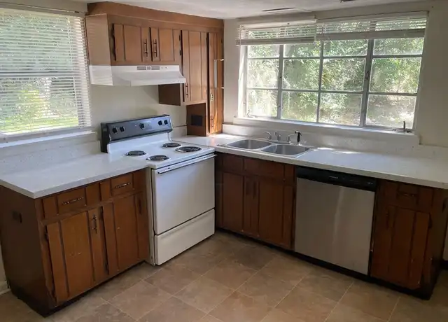Property at 209 Lovelace Dr Unit B, Tallahassee, FL, 32304, 1 bed, 1 bath, [object Object]