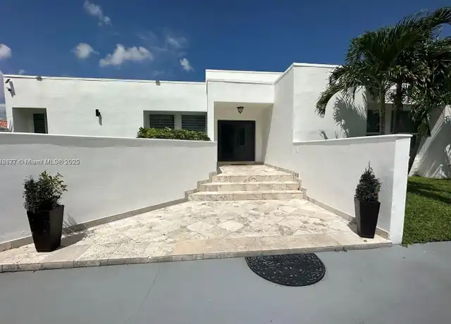 Property at 290 NW 125th Ave, Miami, FL, 33182, 5 beds, 4 baths, [object Object]