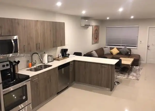 Property at 1648 Funston St Unit 3, Hollywood, FL, 33020, 2 beds, 2 baths, [object Object]