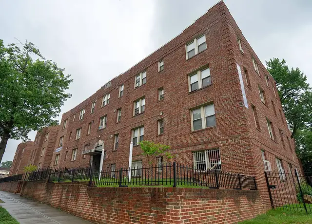 Photo of 325 Franklin St NE, Washington, DC 20002