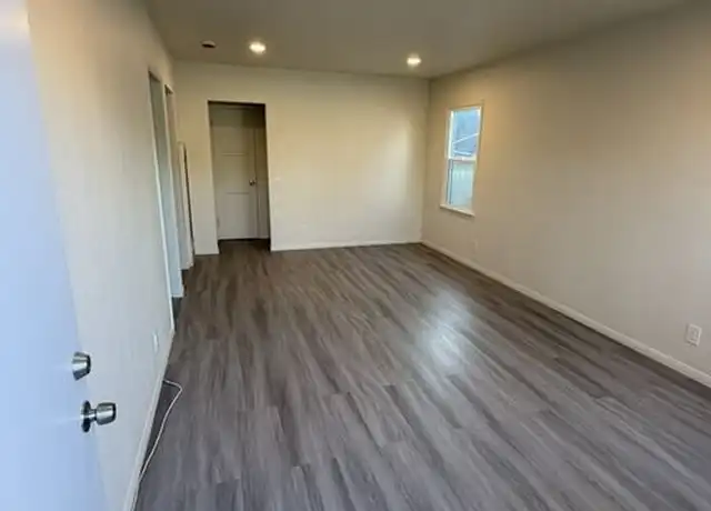 Property at 5242 McCallum Ave, South Gate, CA, 90280, 1 bed, 1 bath, [object Object]