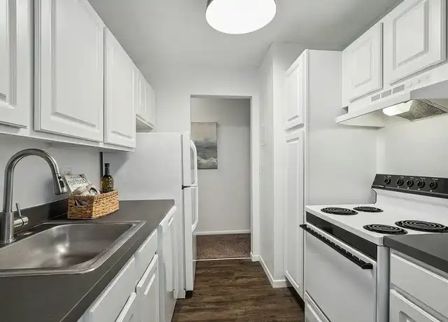 Property at Wayzata Lake Apartments - 412 Wayzata Blvd E, Wayzata, MN, 55391, 0-2 beds, 1 bath, [object Object]
