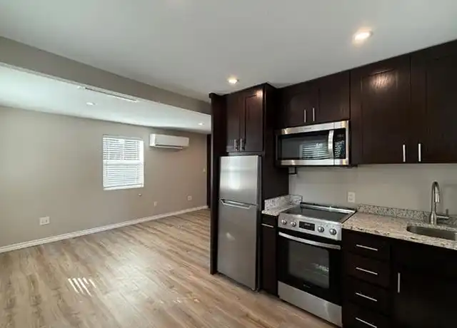 Property at 2519 N Garrett Ave, Dallas, TX, 75206, 1 bed, 1 bath, [object Object]