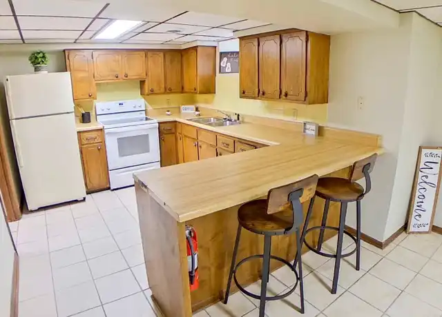 Property at 1014 Bluemont Ave Unit 3, Manhattan, KS, 66502, 2 beds, 1 bath, [object Object]