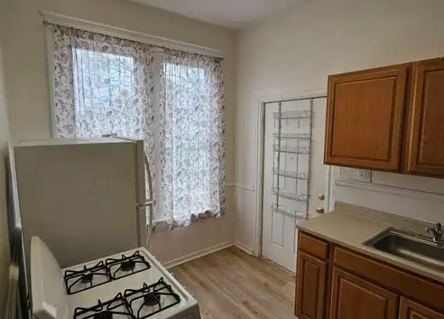 Property at 110 California Ave Unit 1st Fl, Avalon, PA, 15202, 2 beds, 1 bath, [object Object]