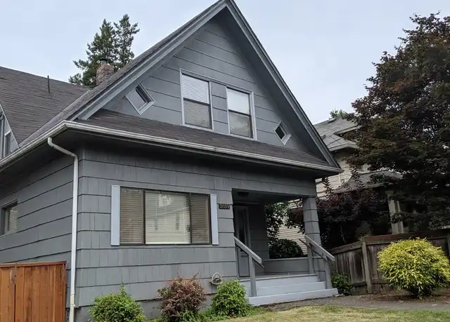 Property at 3659 Interlake Ave N Unit Upper Unit, Seattle, WA, 98103, 4 beds, 2 baths, [object Object]