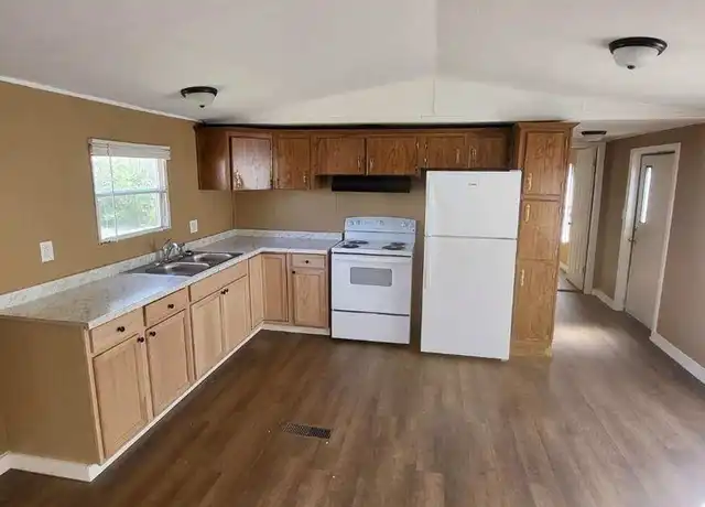 Property at 1891 S Main St, Searcy, AR, 72143, 3 beds, 2 baths, [object Object]