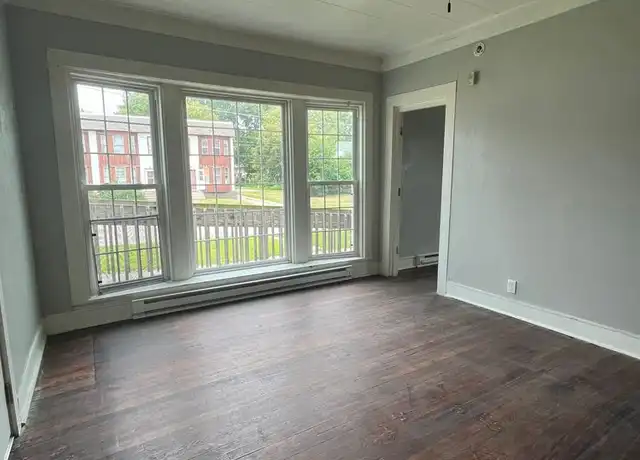 Property at 727 W Park Ave, Waterloo, IA, 50701, 1 bed, 1 bath, [object Object]