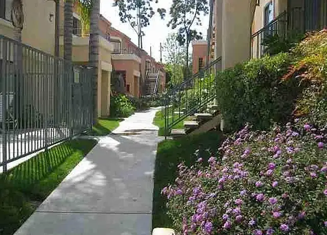 Photo of 1313 W Memory Ln, Santa Ana, CA 92706