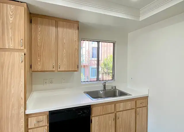 Photo of 1313 W Memory Ln, Santa Ana, CA 92706
