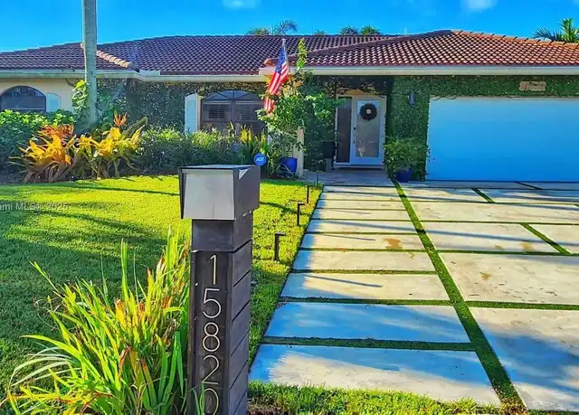 Property at 15820 Sedgewyck Cir N, Davie, FL, 33331, 4 beds, 3 baths, [object Object]
