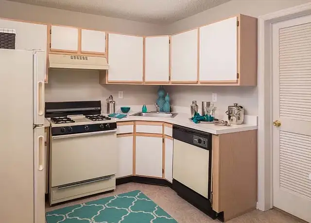 Photo of 5 Shetland Ct, Edison, NJ 08817