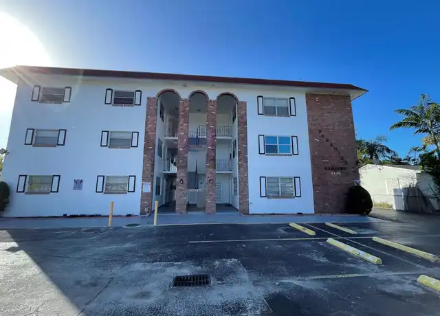 Property at 2420 Johnson St #302, Hollywood, FL, 33020, 2 beds, 1 bath, [object Object]