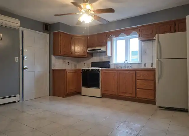 Property at 63 Oak St Unit 1, Taunton, MA, 02780, 3 beds, 1 bath, [object Object]