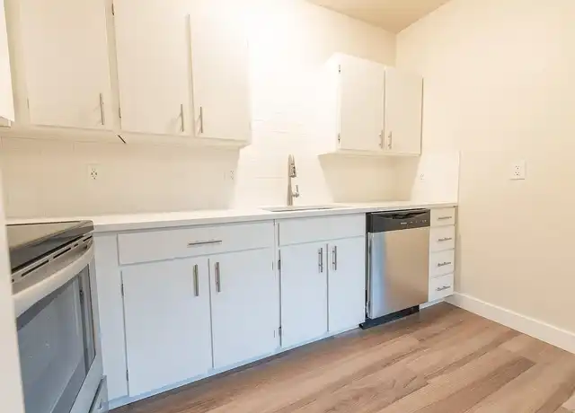 Property at West Hills Terrace - 6235 SW Burlingame Ave, Portland, OR, 97239, 2 beds, 1 bath, [object Object]