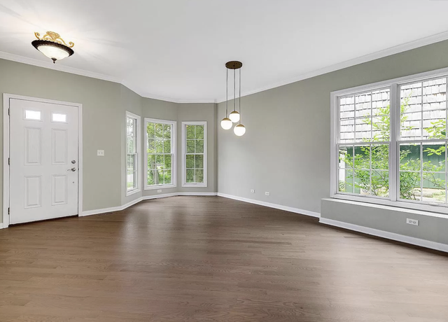 Photo of 700 N Summit St, Wheaton, IL 60187