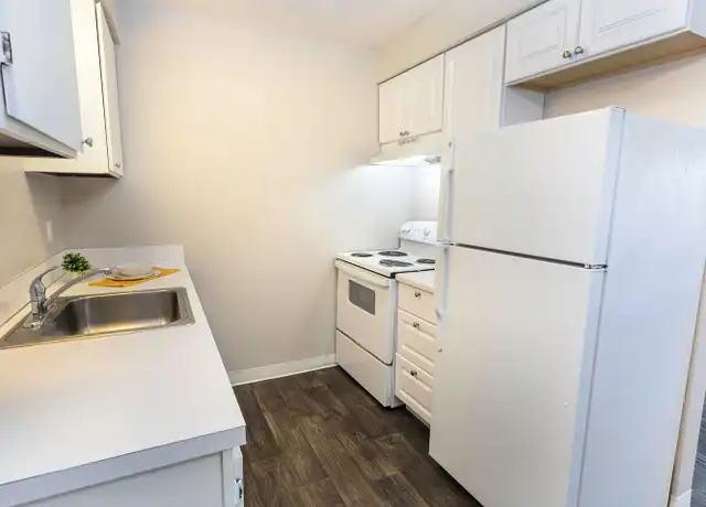 Property at 17455 SE Washington Ct Unit 11, Portland, OR, 97233, 1 bed, 1 bath, [object Object]