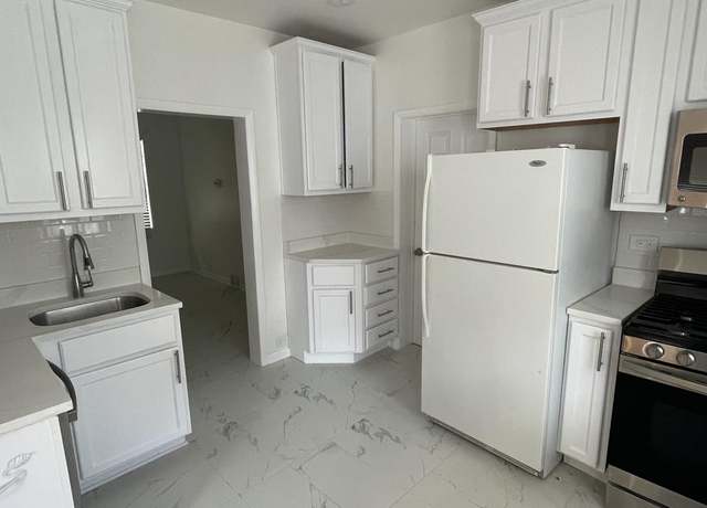 Photo of 269 E Woodland Rd Unit 1, Lake Forest, IL 60045