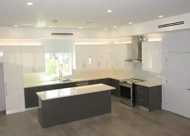 Property at 6848 Encino Ave, Lake Balboa, CA, 91406, 3 beds, 3 baths, [object Object]