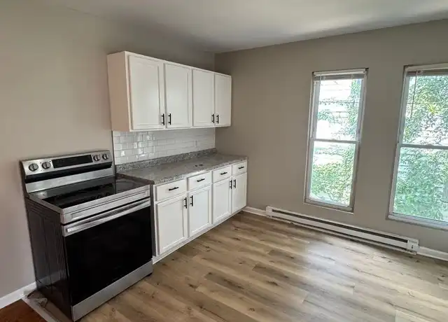 Property at 303 S 4th St Unit 2, Rockford, IL, 61104, 3 beds, 1 bath, [object Object]