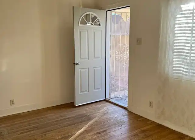 Property at 422 Vassar Dr SE Unit 1/2, Albuquerque, NM, 87106, 2 beds, 1 bath, [object Object]