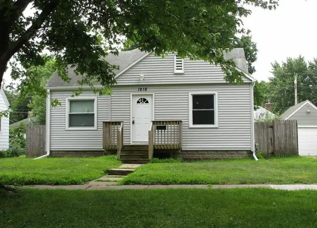 Property at 1218 Vine St, Waterloo, IA, 50703, 2 beds, 1 bath, [object Object]
