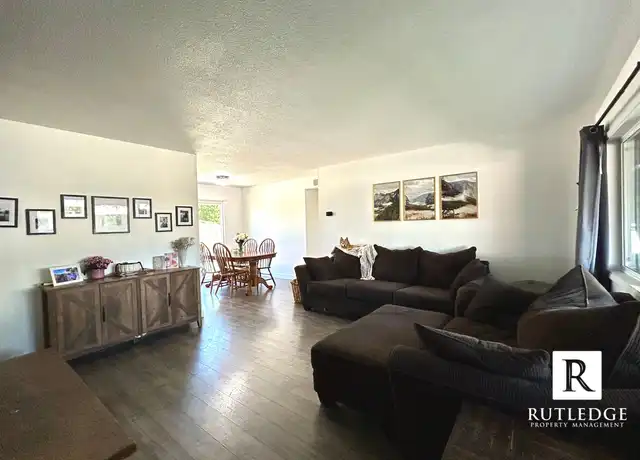 Property at 378 S Central Valley Dr, Central Point, OR, 97502, 3 beds, 1.5 baths, [object Object]