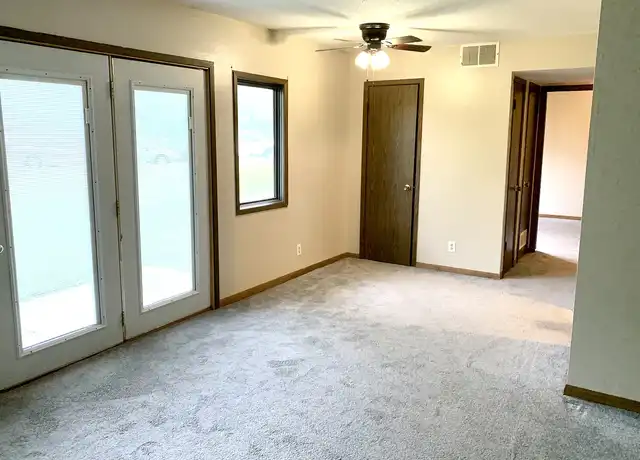 Property at Shadowood - 2040 Edgewood Rd NW, Cedar Rapids, IA, 52405, 1 bed, 1 bath, [object Object]