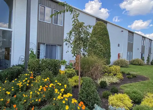 Property at Royal Arms of Green Hills - 2011 Richard Jones Rd, Nashville, TN, 37215, 1-3 bed, 1-2 bath, [object Object]