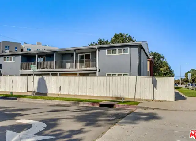 Property at 11629 Gateway Blvd, Los Angeles, CA, 90064, 2 beds, 1 bath, [object Object]