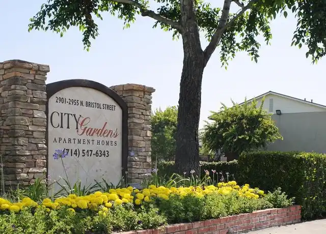 Property at 2901 N Bristol St, Santa Ana, CA, 92706, 1 bed, 1 bath, [object Object]
