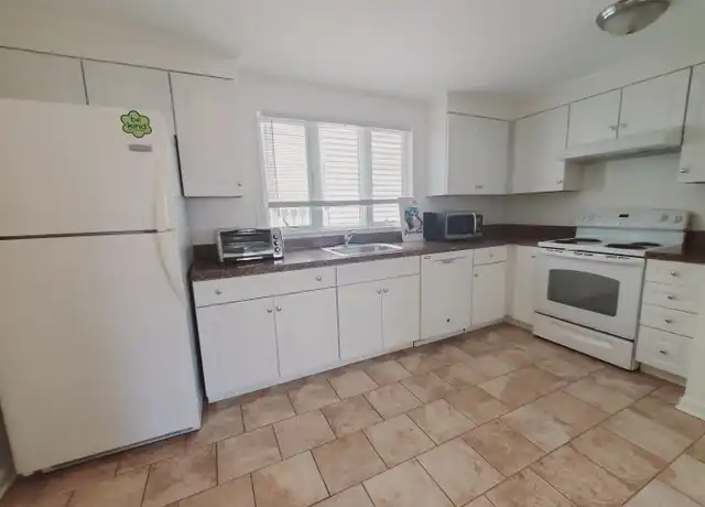 Property at 40 Dean St Unit 2, Stamford, CT, 06902, 3 beds, 2 baths, [object Object]