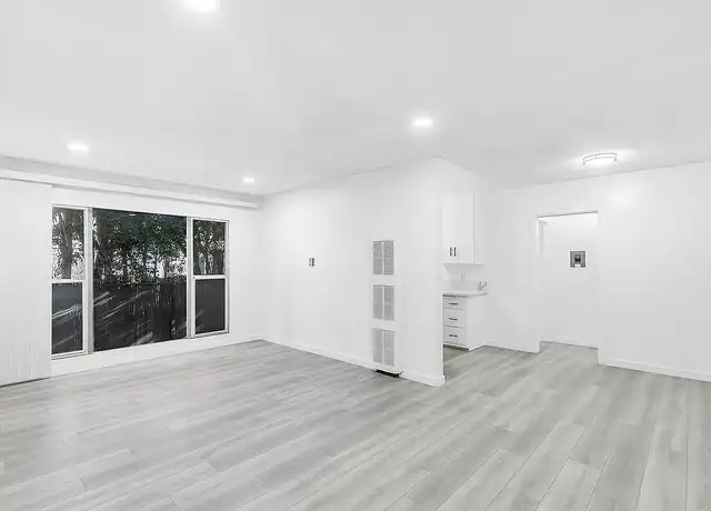 Property at 1333 11th St, Santa Monica, CA, 90401, 1 bed, 1 bath, [object Object]