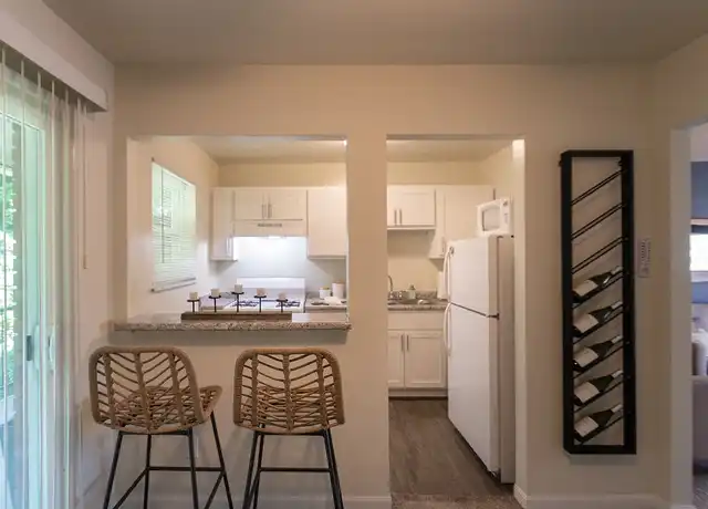 Property at College Woods - 1165 Hillcrest Rd, Cincinnati, OH, 45224, 1 bed, 1 bath, [object Object]
