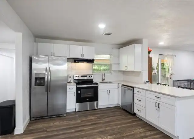Property at 122 NE Angus St, Lawton, OK, 73507, 3 beds, 2 baths, [object Object]