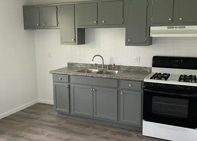 Property at 184 Bernower Ave SW, Massillon, OH, 44646, 2 beds, 1 bath, [object Object]