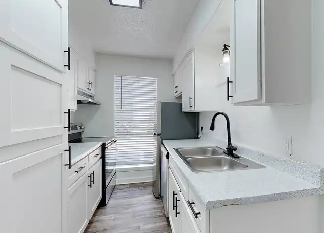 Property at Regency Apartments - 2507 Airport Cir, Arlington, TX, 76010, 1-2 bed, 1-1.5 bath, [object Object]