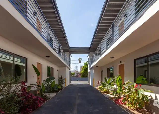 Property at 1319 S Saint Andrews Pl #05, Los Angeles, CA, 90019, 2 beds, 1 bath, [object Object]