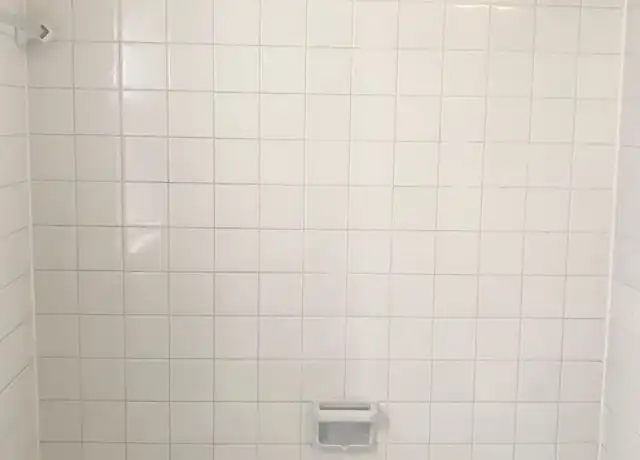Property at 215 Capitol Ave Unit E3, Frankfort, KY, 40601, 1 bed, 1 bath, [object Object]
