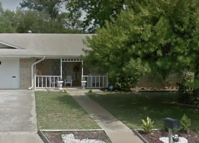 Property at 926 Hillcrest Dr, Pleasanton, TX, 78064, 3 beds, 2 baths, [object Object]
