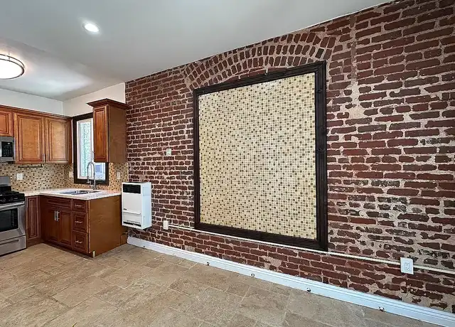 Property at 1647 W 11th St, Los Angeles, CA, 90015, 0 beds, 1 bath, [object Object]