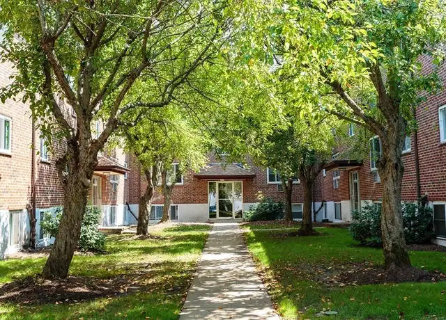 Property at 14 Bryon Rd #5, Chestnut Hill, MA, 02467, 2 beds, 1 bath, [object Object]