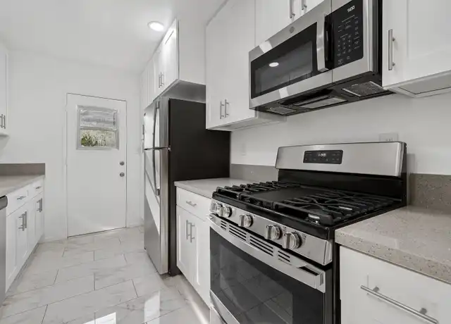 Property at 911 Havenhurst Dr Unit 3, West Hollywood, CA, 90046, 3 beds, 2 baths, [object Object]