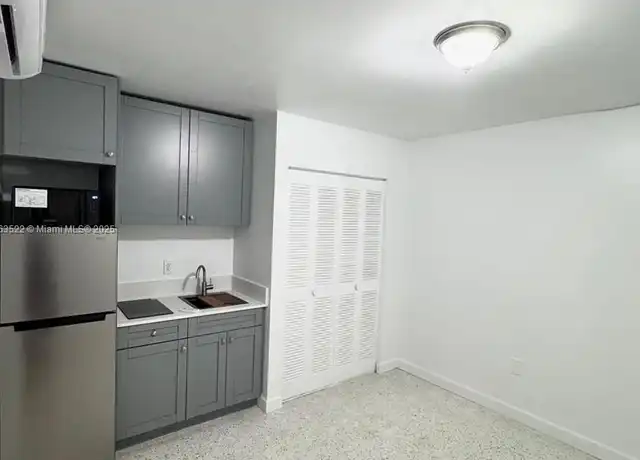 Property at 626 W 17th St Unit EFF, Hialeah, FL, 33010, 2 beds, 1 bath, [object Object]