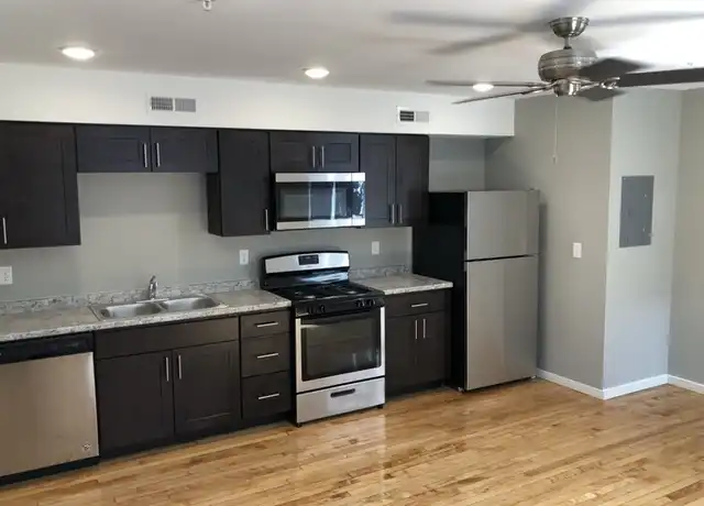Property at 421 N Brady St Unit 9, Davenport, IA, 52801, 1 bed, 1 bath, [object Object]