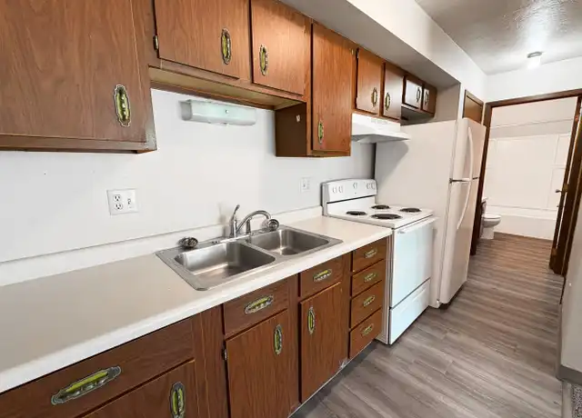 Property at Royal Suites - 2015 8th St NW, Minot, ND, 58703, 1 bed, 1 bath, [object Object]