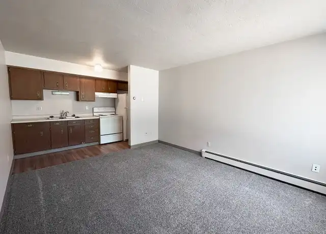 Property at Royal Suites - 2015 8th St NW, Minot, ND, 58703, 1 bed, 1 bath, [object Object]