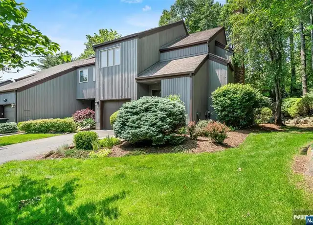 Property at 14 S Bayard Ln, Mahwah, NJ, 07430, 2 beds, 2.5 baths, [object Object]