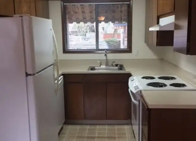 Property at 1826 NE Schuyler St Unit 1828, Portland, OR, 97212, 1 bed, 1 bath, [object Object]